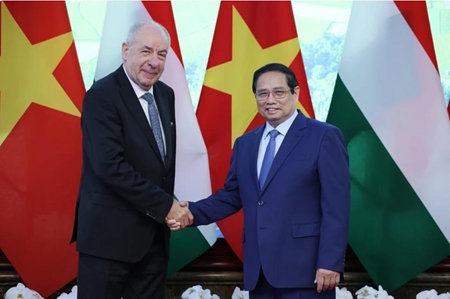 Vietnamese PM Pham Minh Chinh meets with visiting Hungarian President Sulyok Tamas